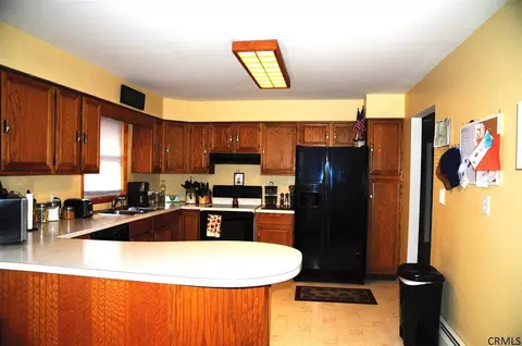 3 Colomba Dr, Schenectady, NY 12306 photo 4