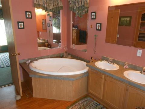 860 E Lykers Rd, Sprakers, NY 12166 photo 12