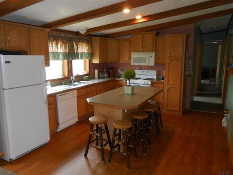 860 E Lykers Rd, Sprakers, NY 12166 photo 3