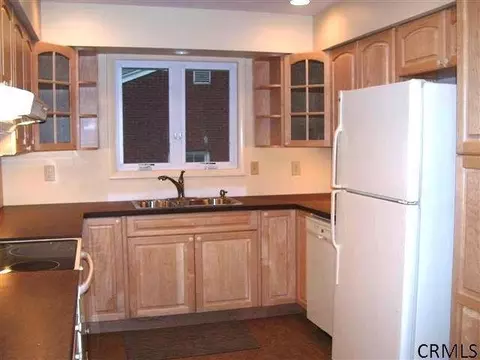 11 Bartlett Ln, Delmar, NY 12054 photo 3