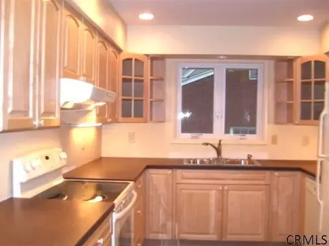 11 Bartlett Ln, Delmar, NY 12054 photo 2