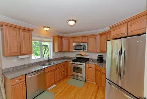 2413 Golf Ave, Schenectady, NY 12309 photo 11