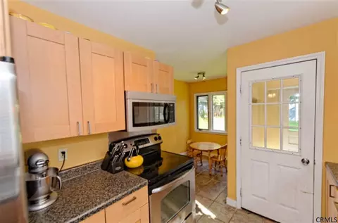 1032 Keyes Ave, Schenectady, NY 12309 photo 4