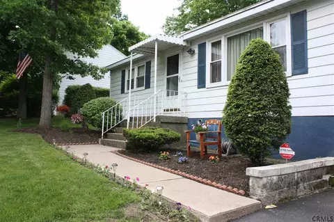 1112 Hendrickson Ave, Schenectady, NY 12309 photo 2