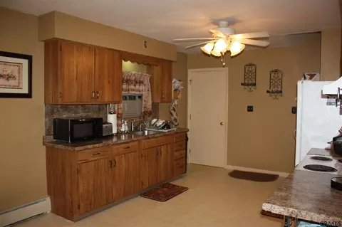 1112 Hendrickson Ave, Schenectady, NY 12309 photo 10
