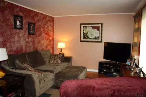 1112 Hendrickson Ave, Schenectady, NY 12309 photo 3