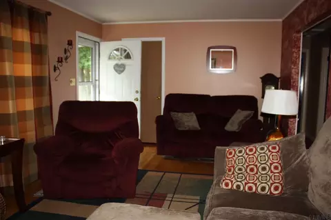 1112 Hendrickson Ave, Schenectady, NY 12309 photo 4