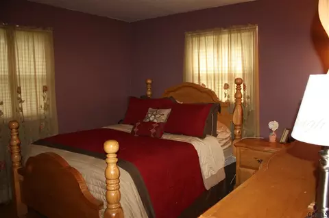 1112 Hendrickson Ave, Schenectady, NY 12309 photo 5