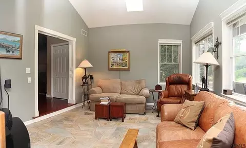 19 Killarney Ct, Saratoga Springs, NY 12866 photo 17
