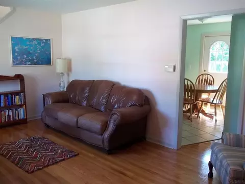 102 Pinehurst Pl, Schenectady, NY 12304 photo 5
