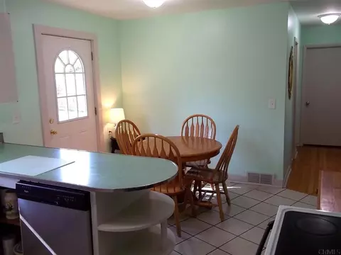 102 Pinehurst Pl, Schenectady, NY 12304 photo 3
