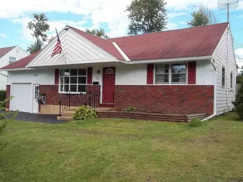 102 Pinehurst Pl, Schenectady, NY 12304 photo 1