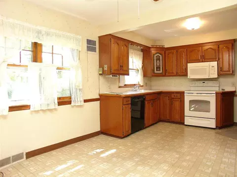 50 Jackson Ave, Schenectady, NY 12304 photo 2