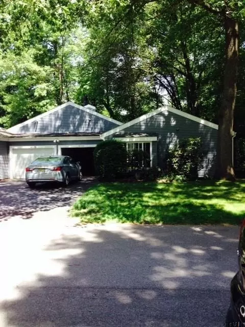 19 Spruce Ct, Delmar, NY 12054 photo 1