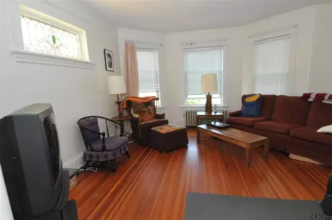 823 Hampton Ave, Schenectady, NY 12309 photo 7