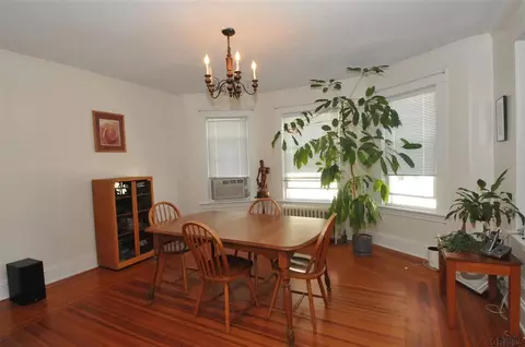 823 Hampton Ave, Schenectady, NY 12309 photo 2