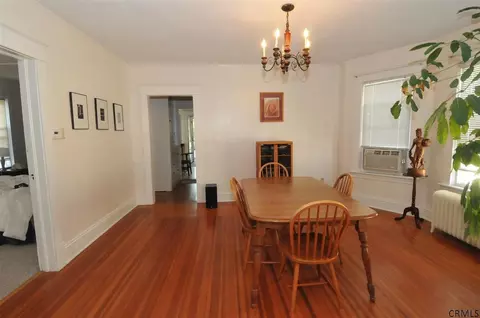 823 Hampton Ave, Schenectady, NY 12309 photo 4