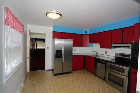 244 Bender Ln, Glenmont, NY 12077 photo 3