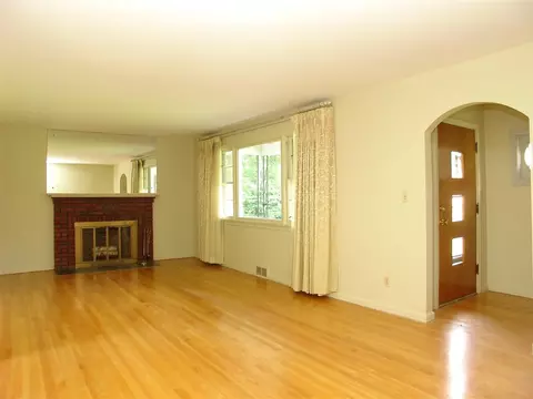 10 Dumbarton Dr, Delmar, NY 12054 photo 3