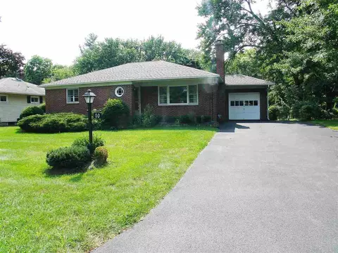 10 Dumbarton Dr, Delmar, NY 12054 photo 1