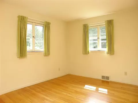 10 Dumbarton Dr, Delmar, NY 12054 photo 6
