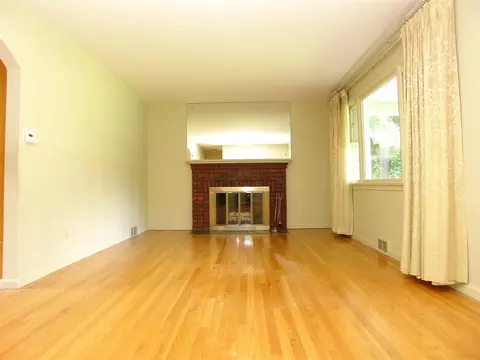 10 Dumbarton Dr, Delmar, NY 12054 photo 4