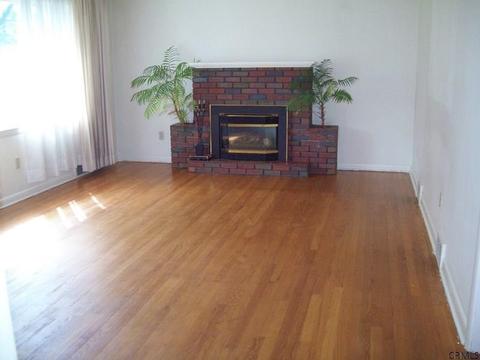 821 Ashmore Ave, Schenectady, NY 12309 photo 3