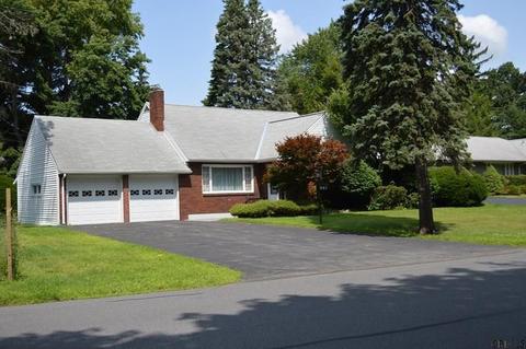 821 Ashmore Ave, Schenectady, NY 12309 photo 2