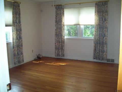 821 Ashmore Ave, Schenectady, NY 12309 photo 9