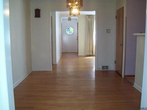 821 Ashmore Ave, Schenectady, NY 12309 photo 8