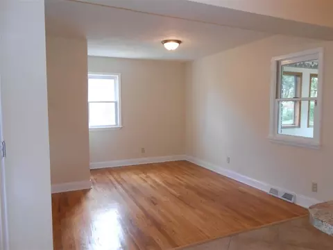 76 Fenwick Ave, Schenectady, NY 12304 photo 5