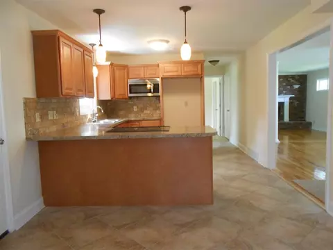 76 Fenwick Ave, Schenectady, NY 12304 photo 4