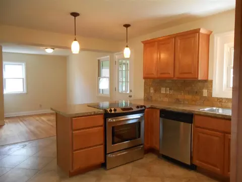 76 Fenwick Ave, Schenectady, NY 12304 photo 3