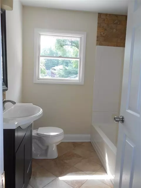 76 Fenwick Ave, Schenectady, NY 12304 photo 9