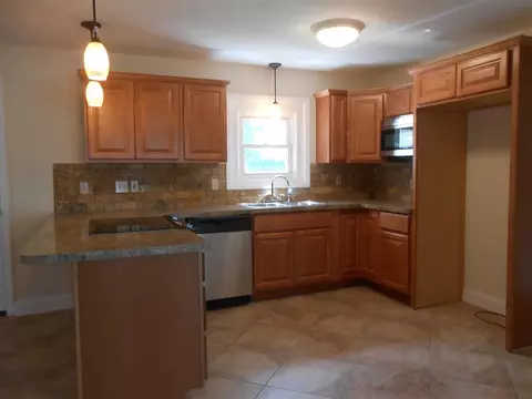 76 Fenwick Ave, Schenectady, NY 12304 photo 2