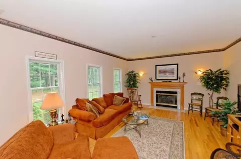 42 Gullane Dr, Slingerlands, NY 12159 photo 6