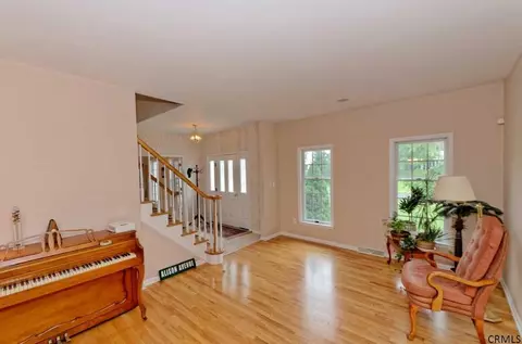 42 Gullane Dr, Slingerlands, NY 12159 photo 3