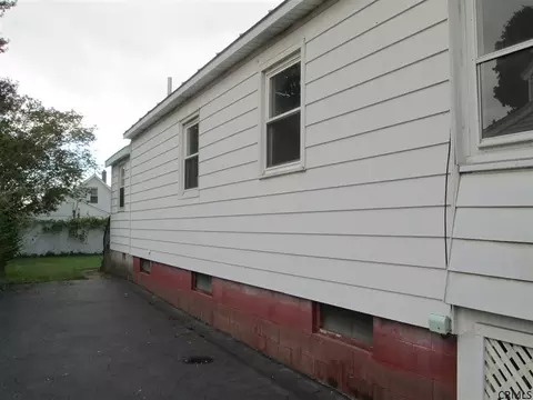 1216 Mader St, Schenectady, NY 12308 photo 2