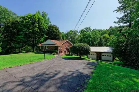 37 Upper Parker Rd, Selkirk, NY 12158 photo 2