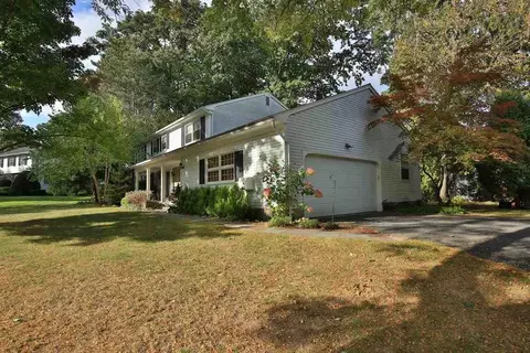 11 Macaffer Dr, Menands, NY 12204 photo 2