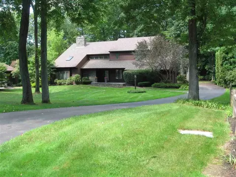 23 Windsor Ct, Delmar, NY 12054 photo 2