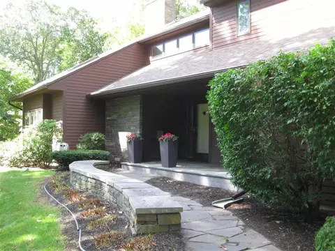 23 Windsor Ct, Delmar, NY 12054 photo 6