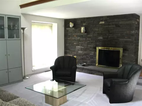 23 Windsor Ct, Delmar, NY 12054 photo 9