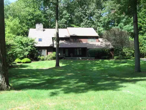 23 Windsor Ct, Delmar, NY 12054 photo 1