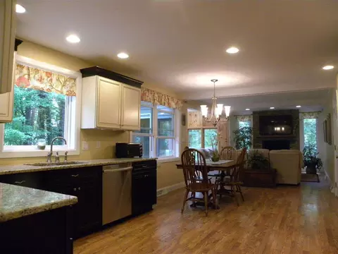 24 Devon Rd, Delmar, NY 12054 photo 5