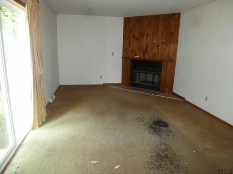 44 Hancock Dr, Glenmont, NY 12077 photo 4