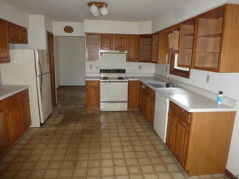 44 Hancock Dr, Glenmont, NY 12077 photo 5