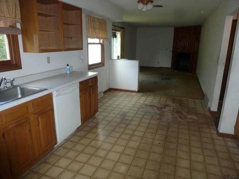 44 Hancock Dr, Glenmont, NY 12077 photo 7