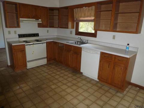 44 Hancock Dr, Glenmont, NY 12077 photo 6