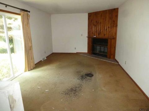44 Hancock Dr, Glenmont, NY 12077 photo 3